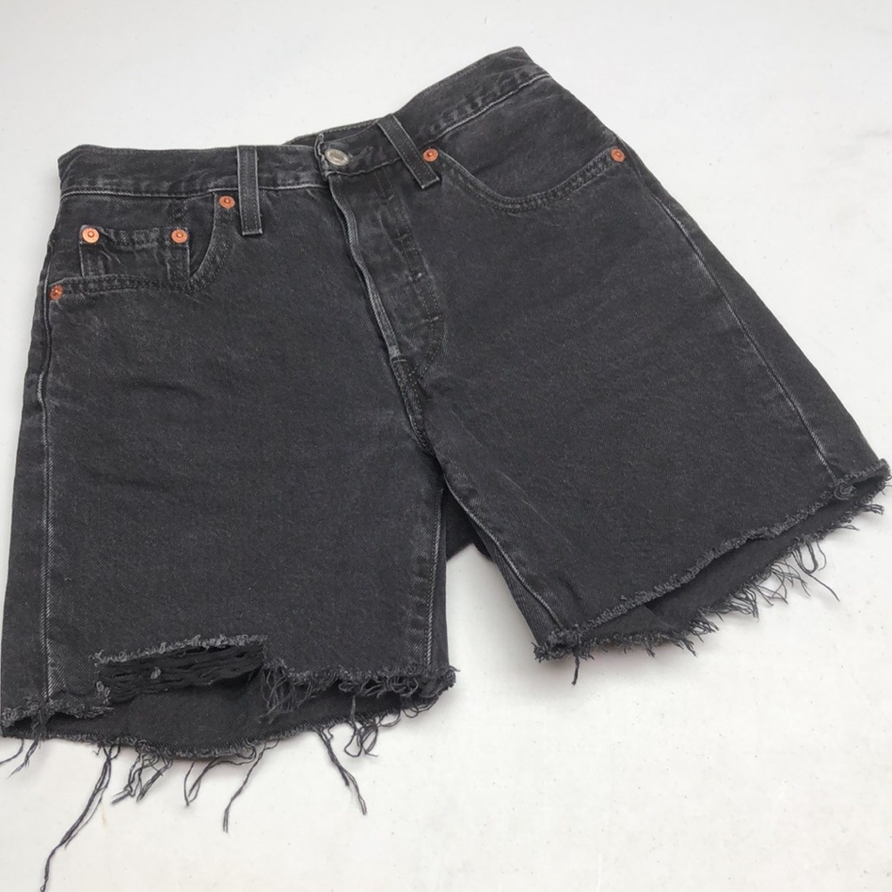 LEVI BLACKWASH BUTTONFLY JEAN SHORTS W24 ⭐️